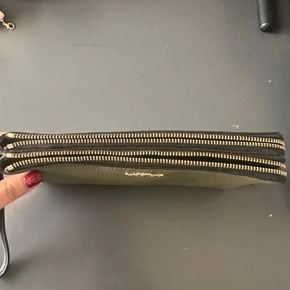 Coach wristlet - Picture 4 of 6